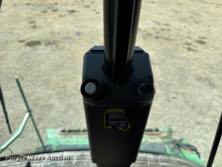 image for item EW4077 1998 John Deere 9610 combine
