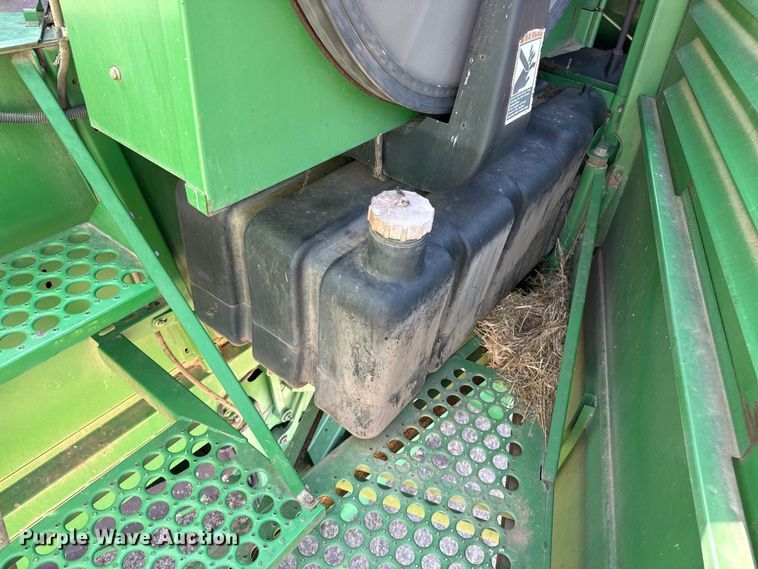 image for item EW4077 1998 John Deere 9610 combine