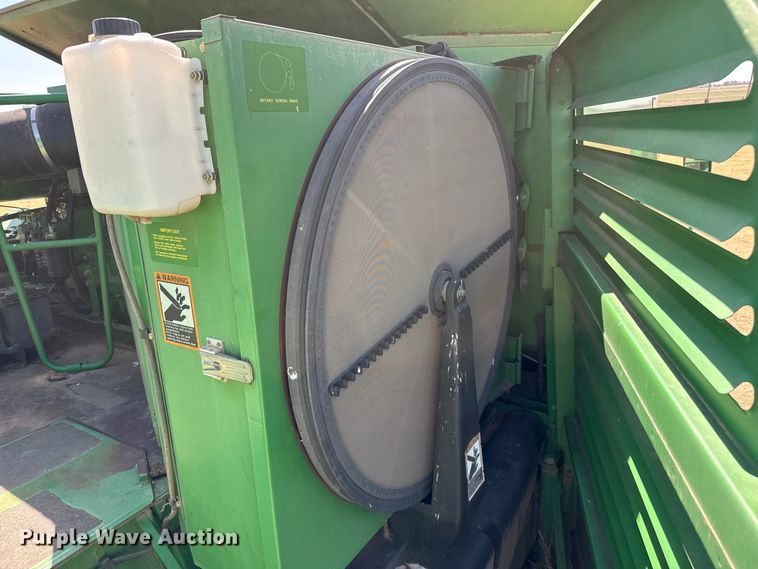 image for item EW4077 1998 John Deere 9610 combine