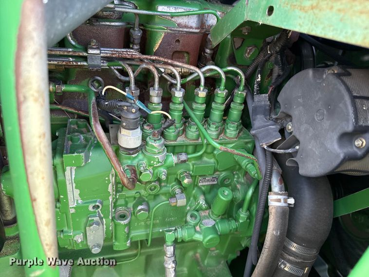 image for item EW4077 1998 John Deere 9610 combine
