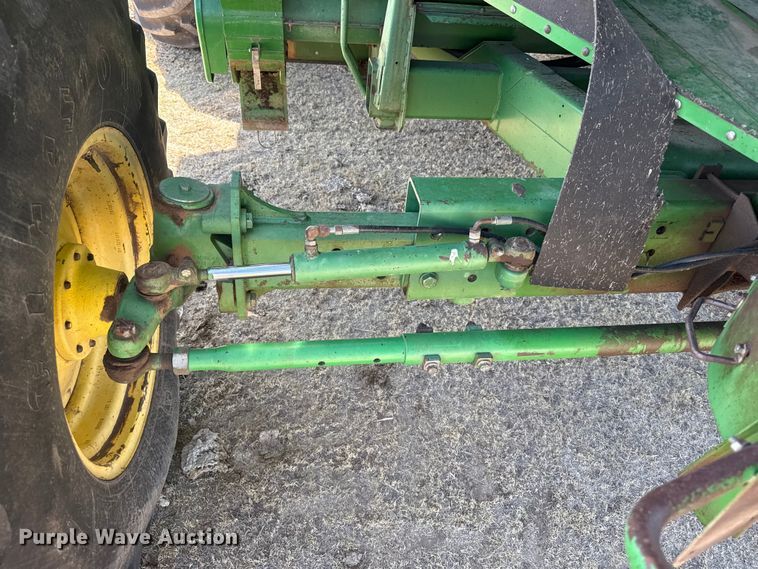 image for item EW4077 1998 John Deere 9610 combine