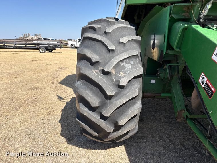 image for item EW4077 1998 John Deere 9610 combine