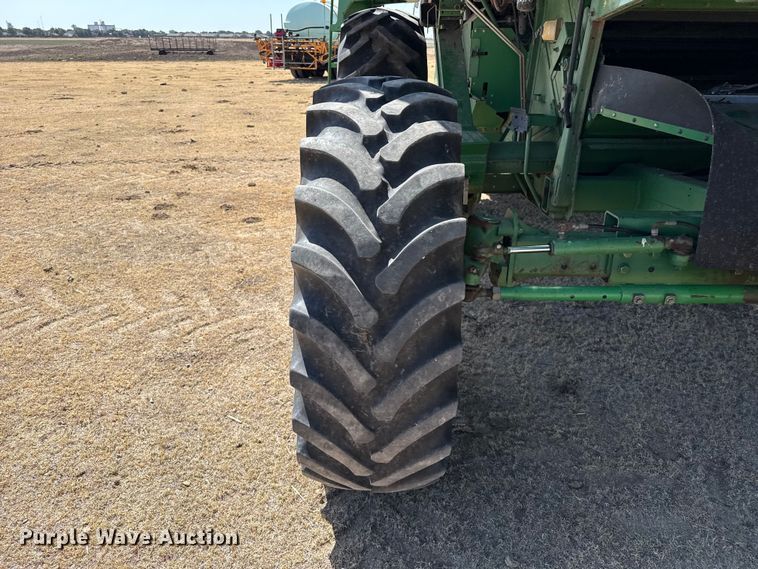 image for item EW4077 1998 John Deere 9610 combine