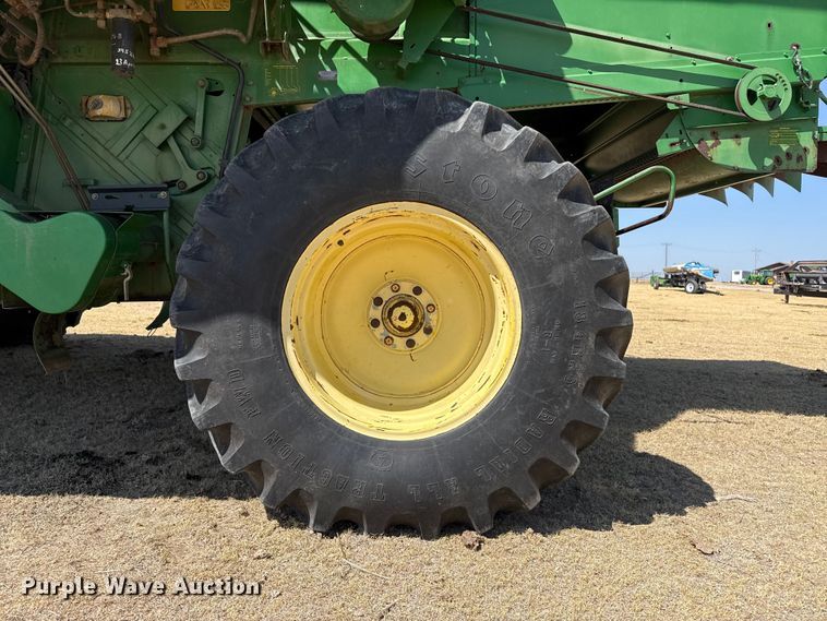 image for item EW4077 1998 John Deere 9610 combine