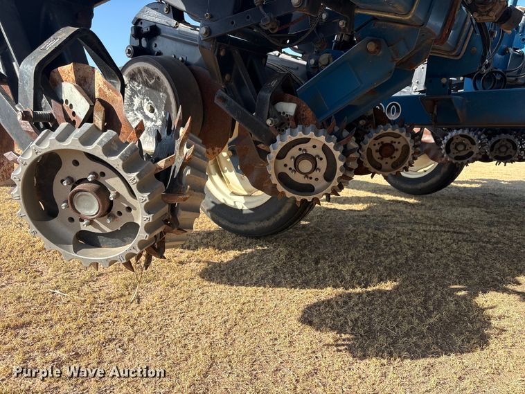 image for item EW4078 2004 Kinze 3200 planter