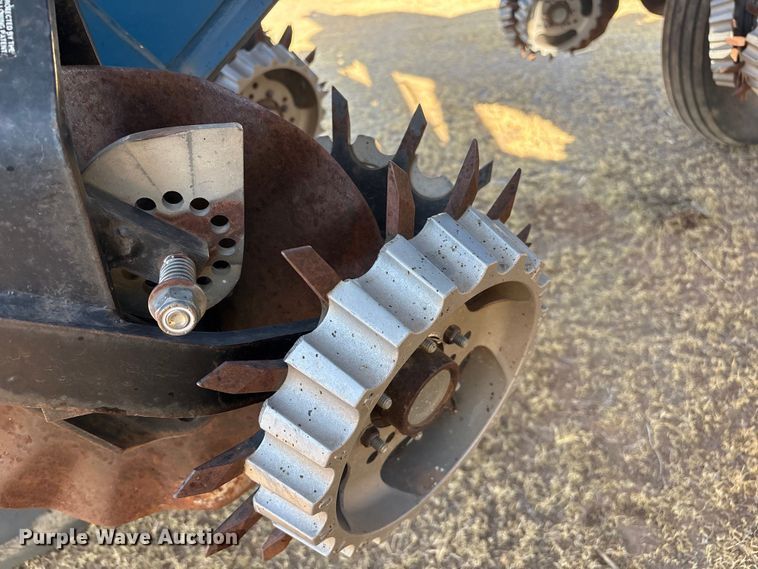 image for item EW4078 2004 Kinze 3200 planter