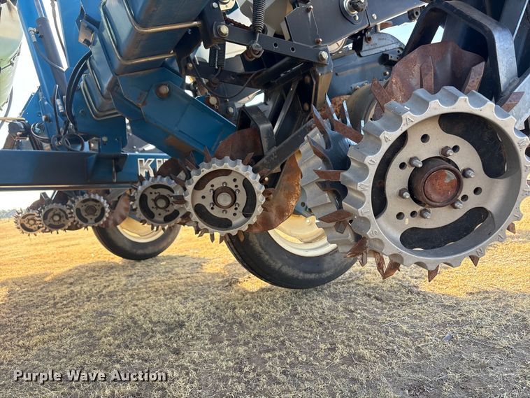 image for item EW4078 2004 Kinze 3200 planter