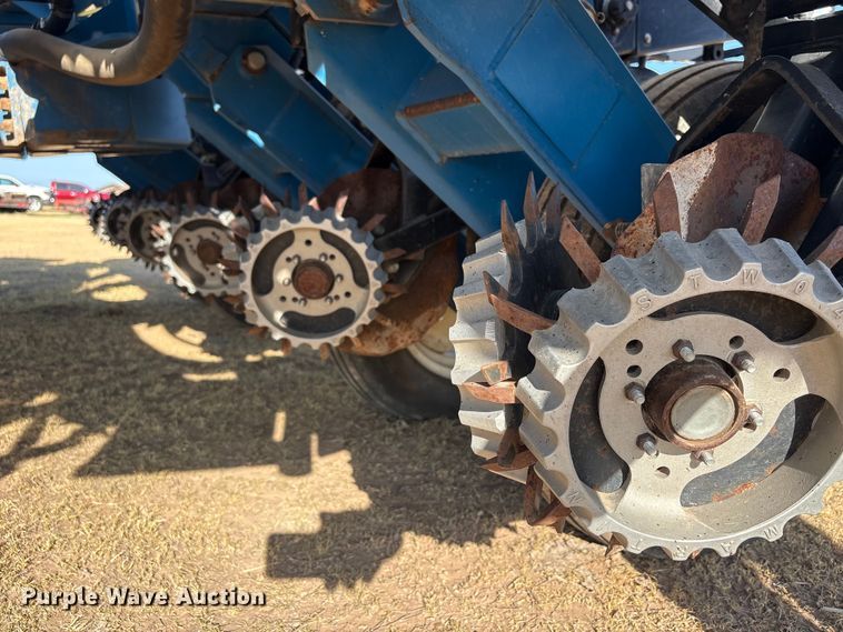 image for item EW4078 2004 Kinze 3200 planter
