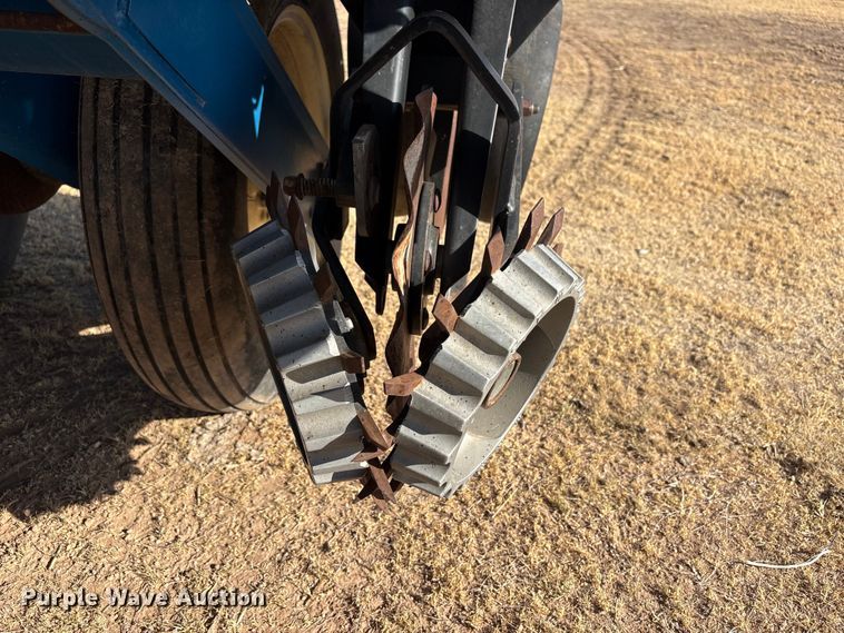 image for item EW4078 2004 Kinze 3200 planter