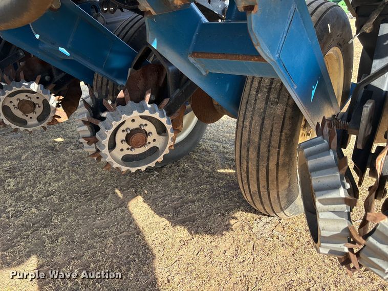 image for item EW4078 2004 Kinze 3200 planter