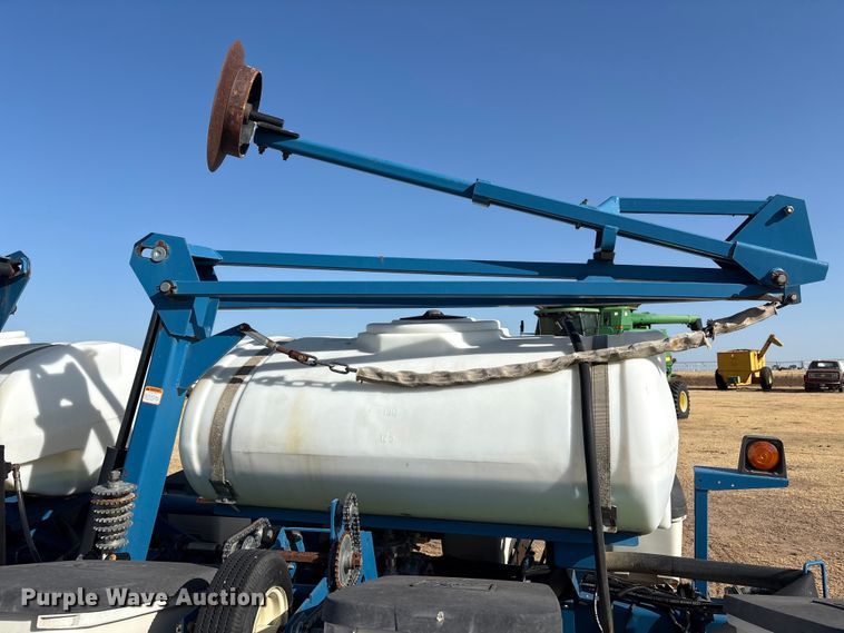 image for item EW4078 2004 Kinze 3200 planter