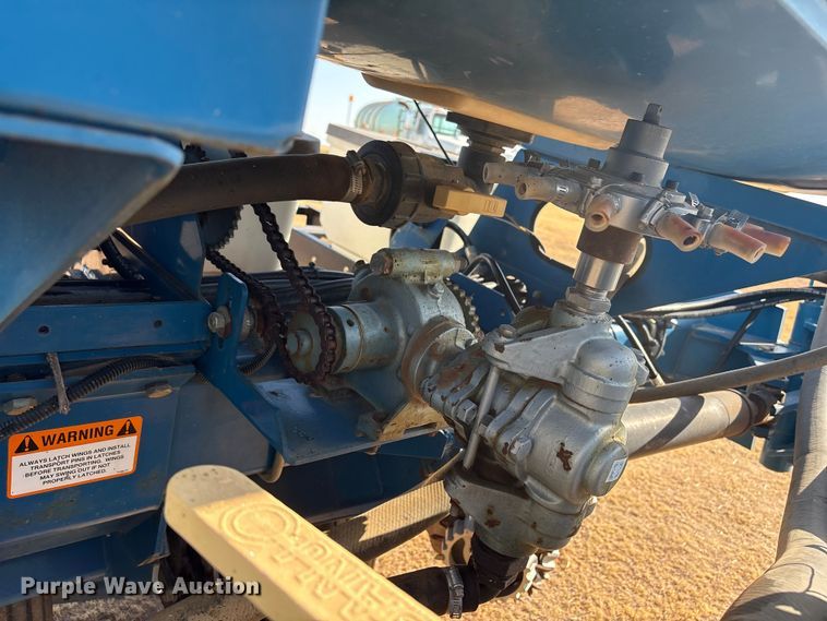 image for item EW4078 2004 Kinze 3200 planter