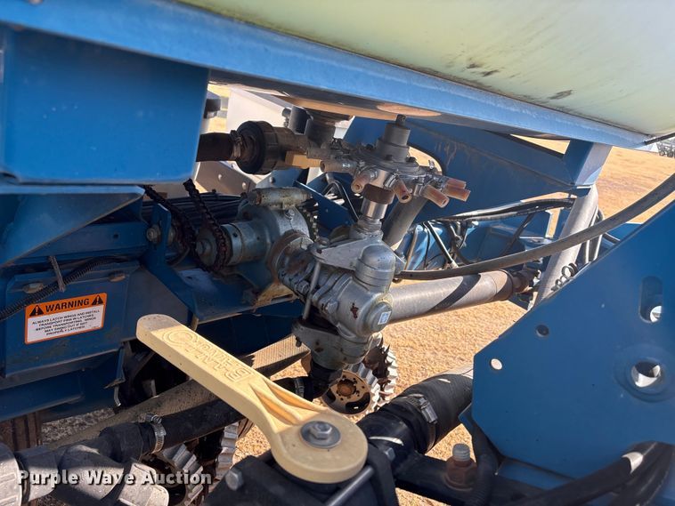 image for item EW4078 2004 Kinze 3200 planter