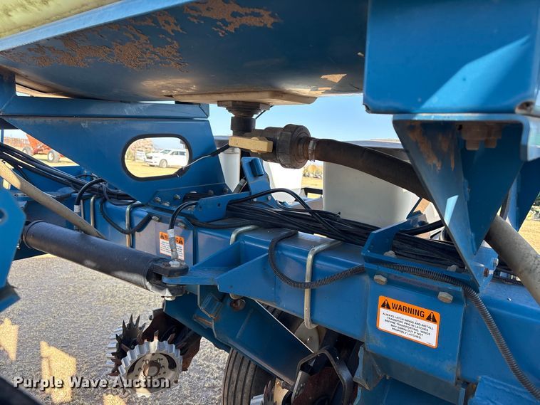 image for item EW4078 2004 Kinze 3200 planter