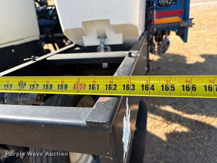 image for item EW4078 2004 Kinze 3200 planter