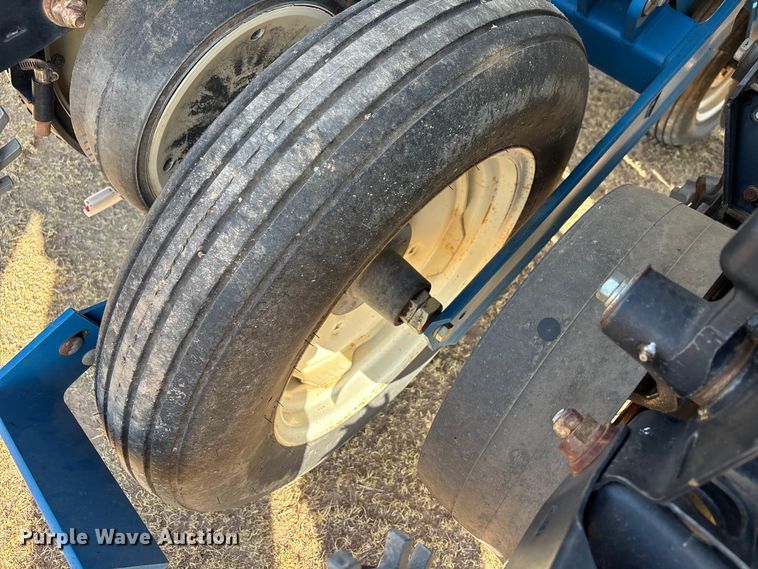 image for item EW4078 2004 Kinze 3200 planter