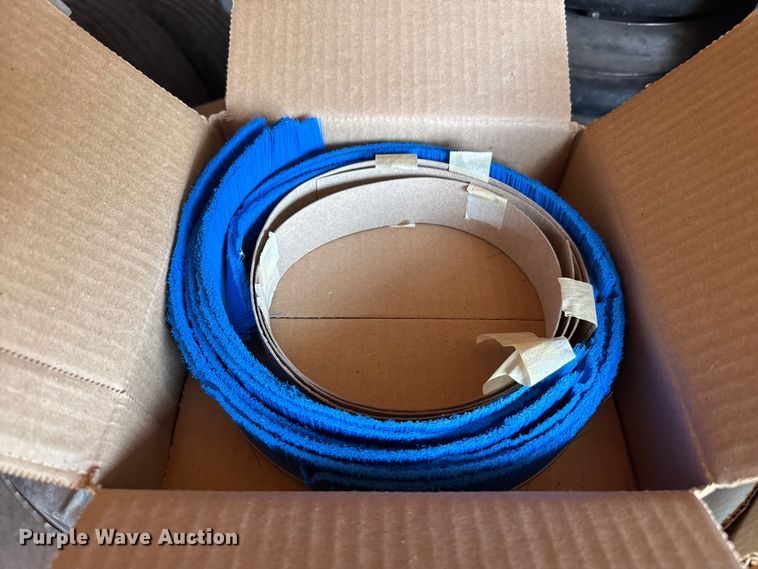 image for item EW4078 2004 Kinze 3200 planter