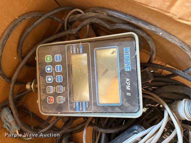 image for item EW4078 2004 Kinze 3200 planter