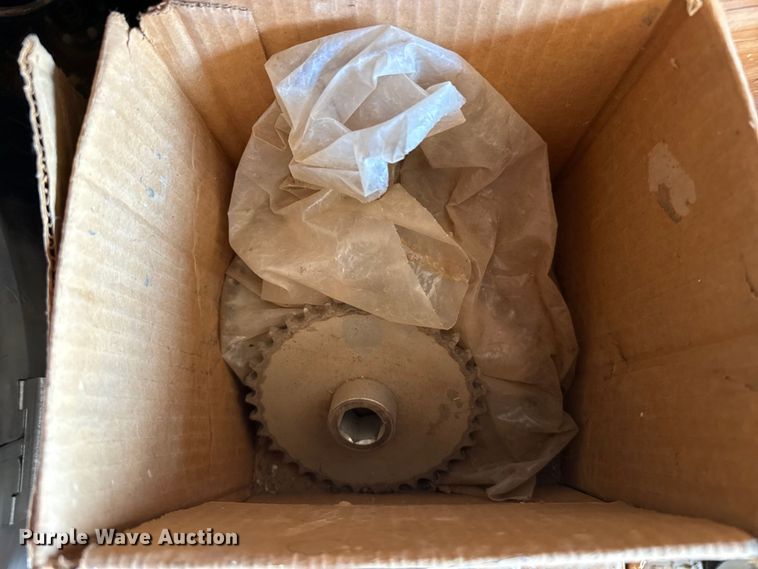 image for item EW4078 2004 Kinze 3200 planter