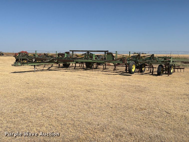 John Deere 1650 chisel
