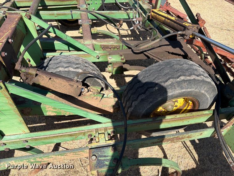 image for item EW4085 John Deere 1650 chisel