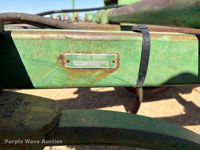 image for item EW4085 John Deere 1650 chisel
