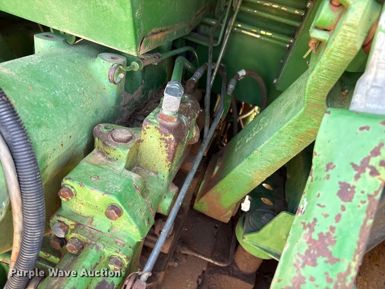 image for item EW4089 1982 John Deere 4640 tractor