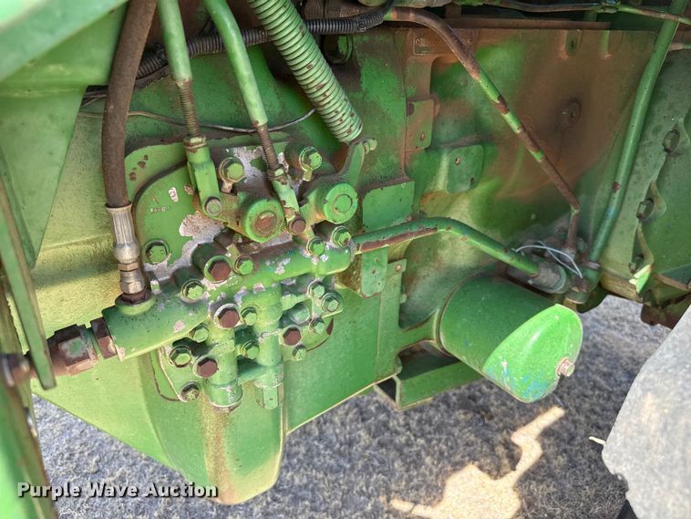 image for item EW4089 1982 John Deere 4640 tractor