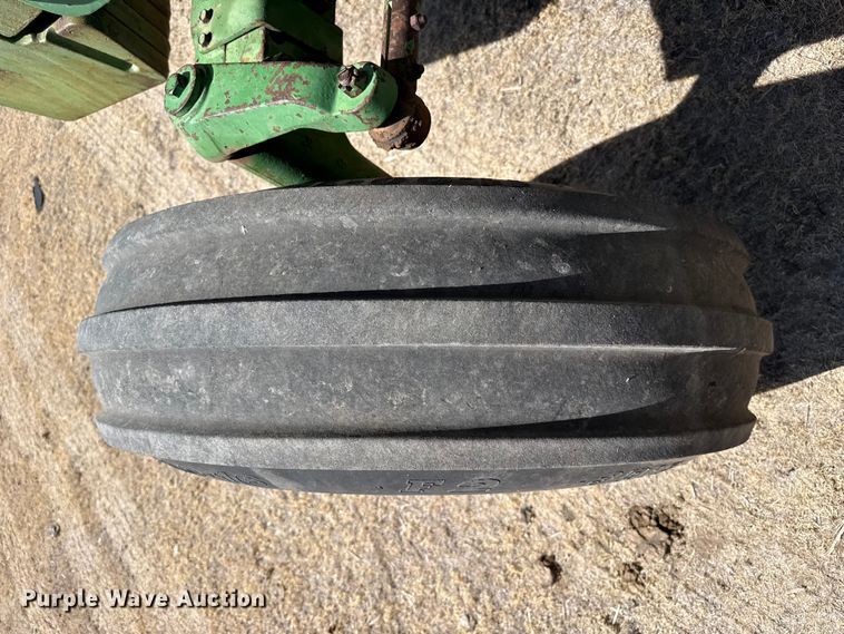 image for item EW4089 1982 John Deere 4640 tractor