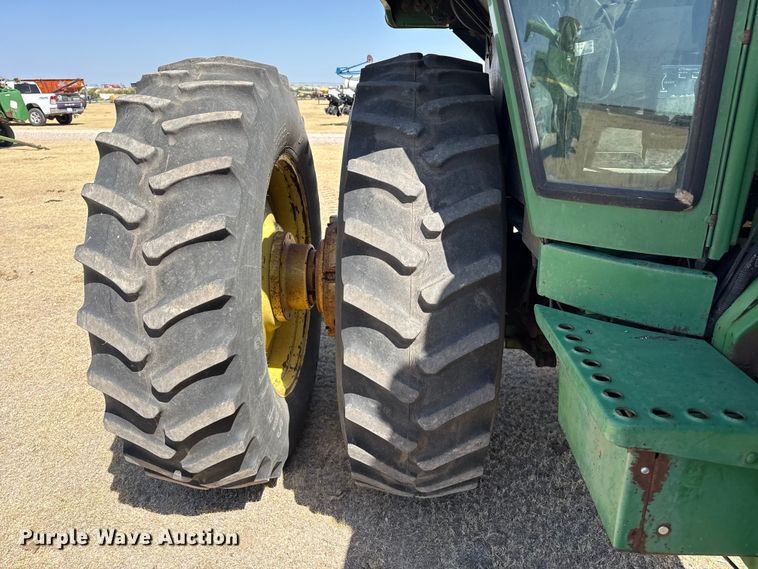 image for item EW4089 1982 John Deere 4640 tractor