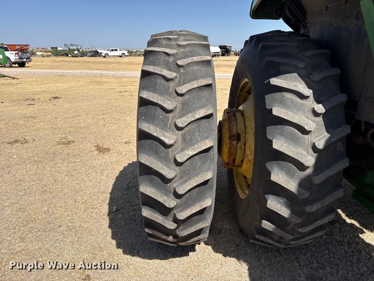 image for item EW4089 1982 John Deere 4640 tractor