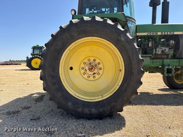 image for item EW4089 1982 John Deere 4640 tractor