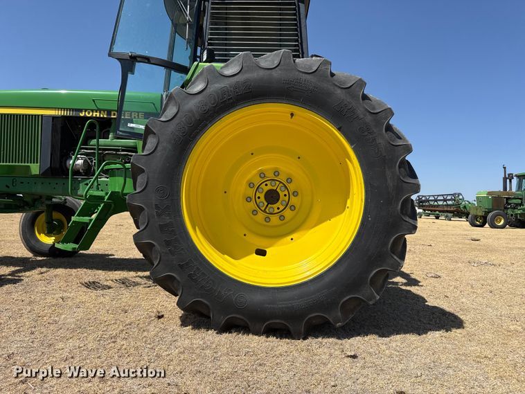 image for item EW4092 1993 John Deere 4560 tractor