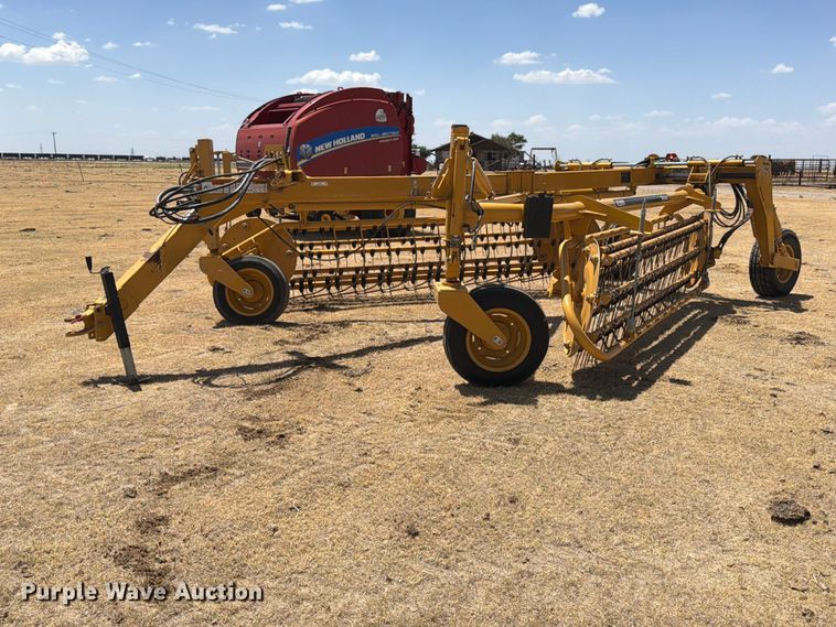 2021 Vermeer R2800 hay rake