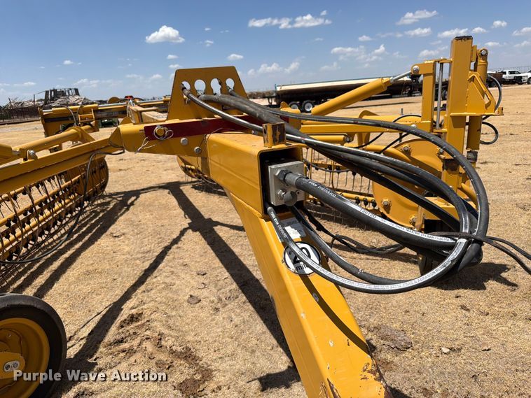 image for item EW4100 2021 Vermeer R2800 hay rake