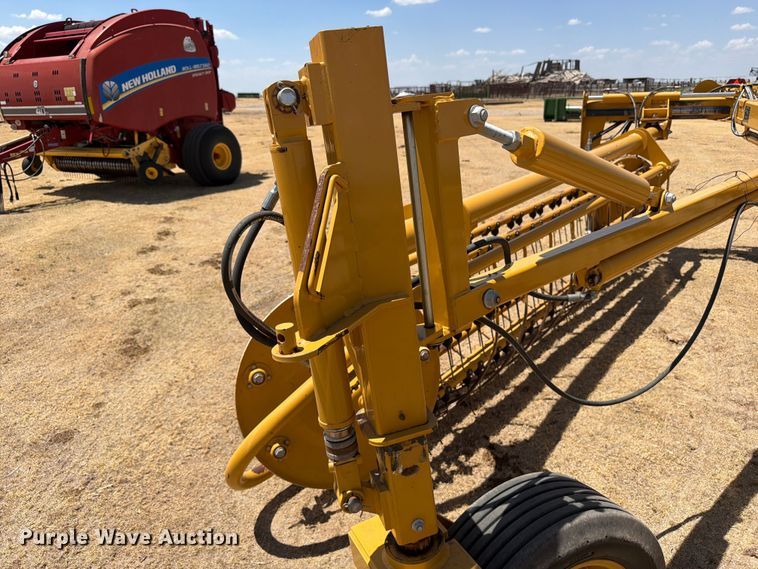 image for item EW4100 2021 Vermeer R2800 hay rake