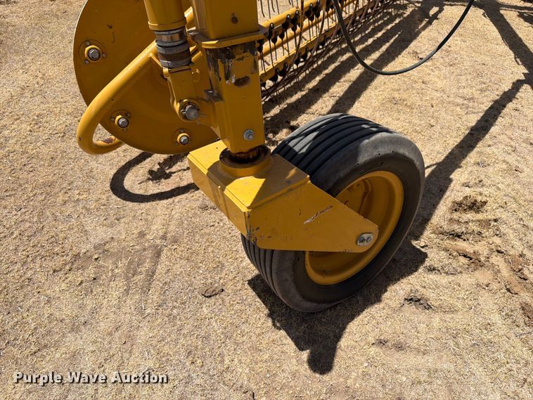 image for item EW4100 2021 Vermeer R2800 hay rake