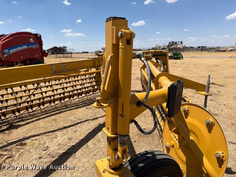 image for item EW4100 2021 Vermeer R2800 hay rake