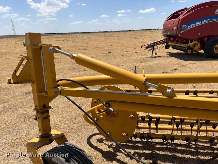 image for item EW4100 2021 Vermeer R2800 hay rake