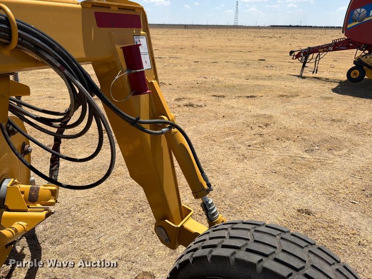 image for item EW4100 2021 Vermeer R2800 hay rake