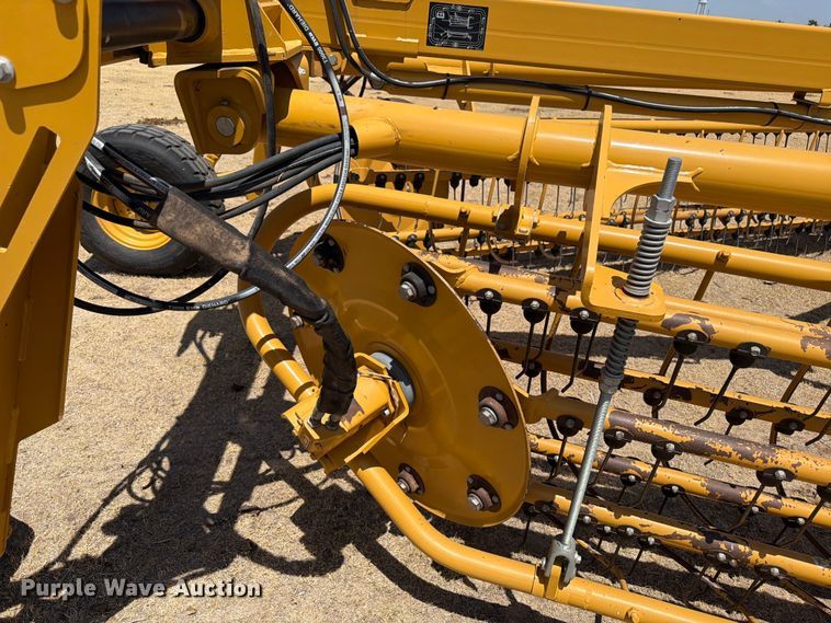 image for item EW4100 2021 Vermeer R2800 hay rake