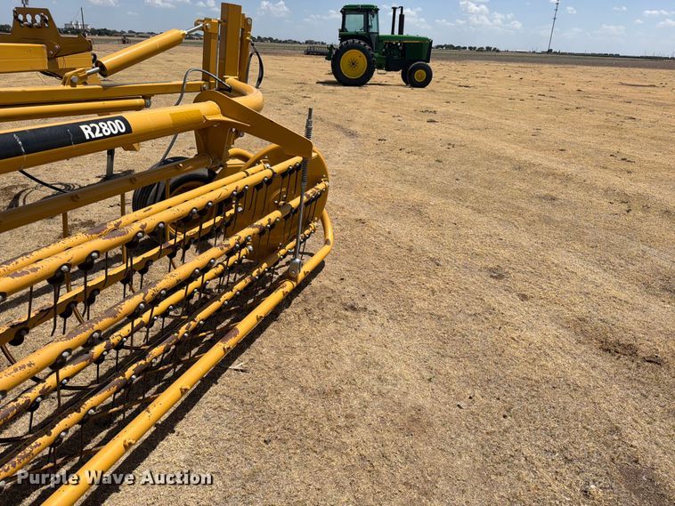 image for item EW4100 2021 Vermeer R2800 hay rake