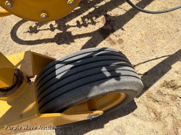 image for item EW4100 2021 Vermeer R2800 hay rake