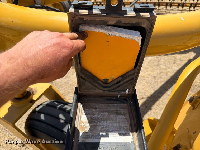 image for item EW4100 2021 Vermeer R2800 hay rake