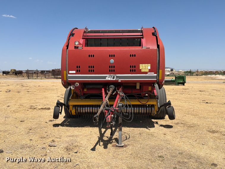 image for item EW4101 2015 New Holland RB560 round baler