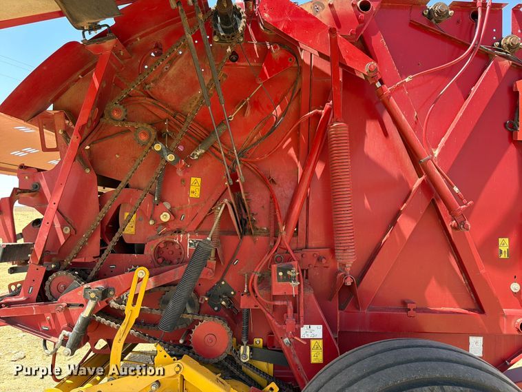 image for item EW4101 2015 New Holland RB560 round baler