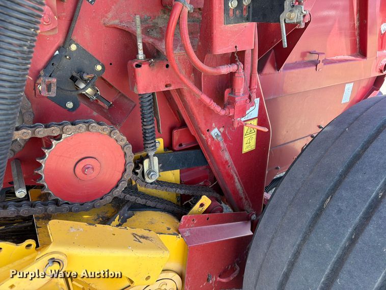 image for item EW4101 2015 New Holland RB560 round baler
