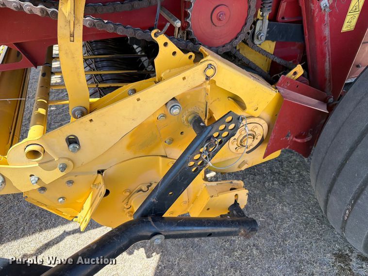 image for item EW4101 2015 New Holland RB560 round baler