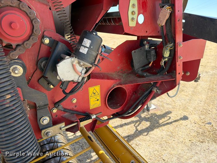 image for item EW4101 2015 New Holland RB560 round baler