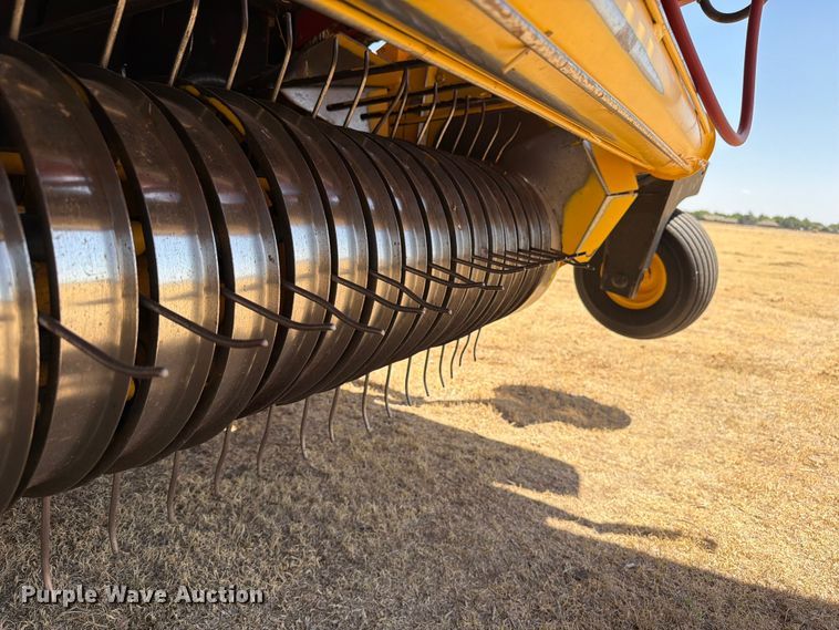 image for item EW4101 2015 New Holland RB560 round baler